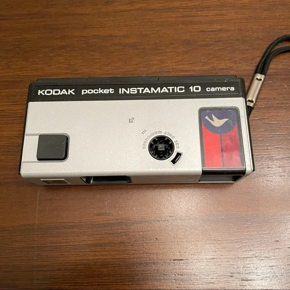 Vintage Kodak Pocket Instamatic 10 film Camera Gray Black Strap untested